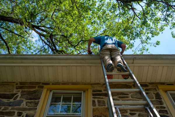 Industrial Gutter Cleaning in Lewisville
